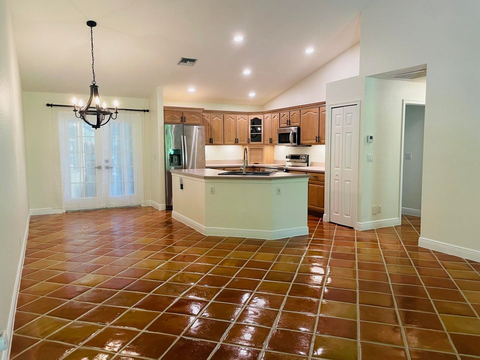 Недавно арендовано: $2,250 (2 спален, 1 ванн, 900 Квадратных фут)