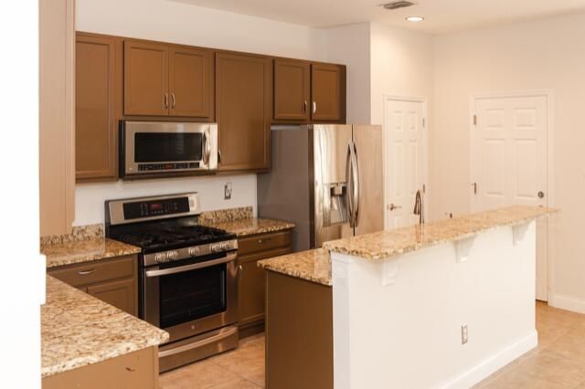 Active With Contract: $2,500 (3 beds, 2 baths, 1624 Square Feet)