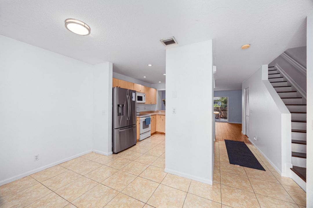 Active With Contract: $299,900 (2 beds, 2 baths, 1296 Square Feet)