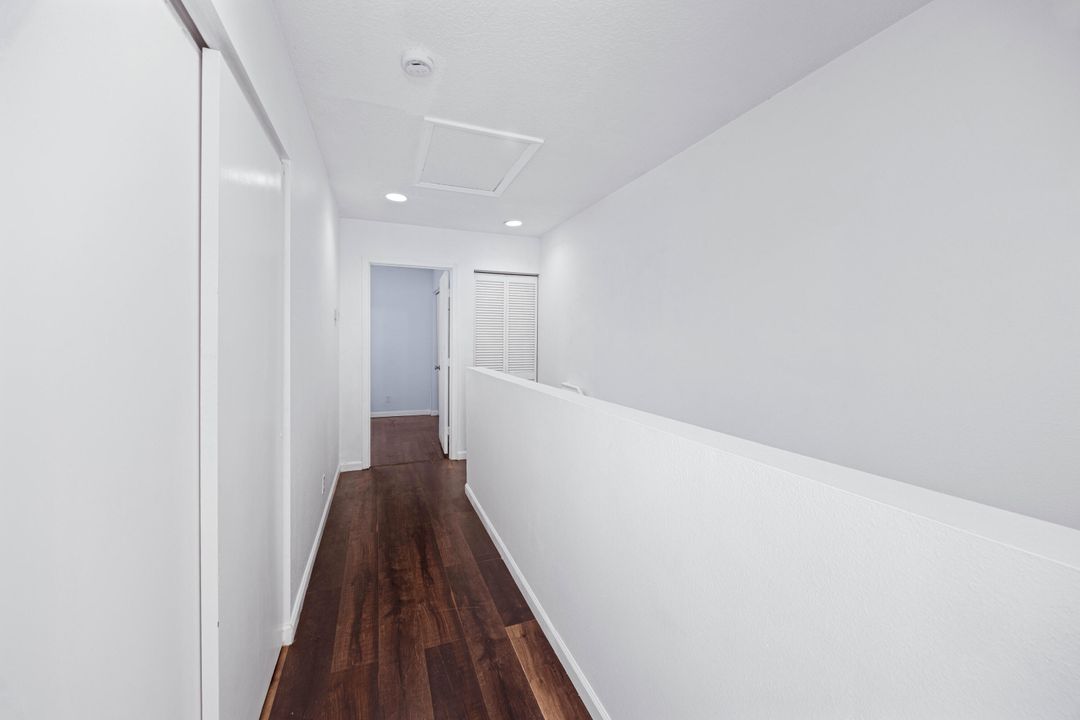 Active With Contract: $299,900 (2 beds, 2 baths, 1296 Square Feet)