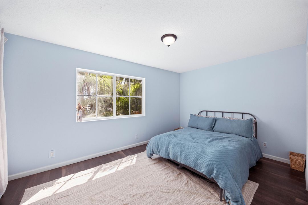 Active With Contract: $299,900 (2 beds, 2 baths, 1296 Square Feet)