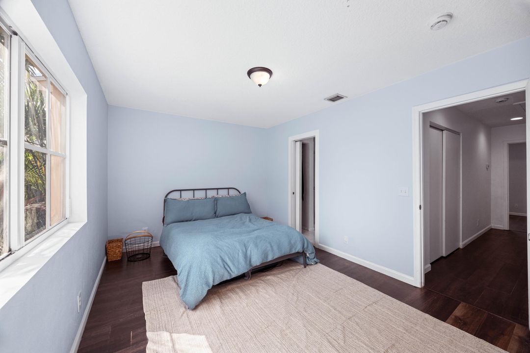 Active With Contract: $299,900 (2 beds, 2 baths, 1296 Square Feet)