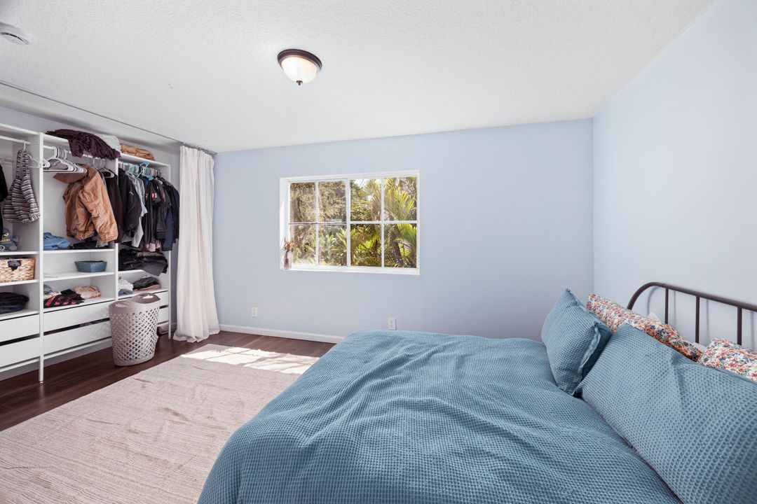 Active With Contract: $299,900 (2 beds, 2 baths, 1296 Square Feet)