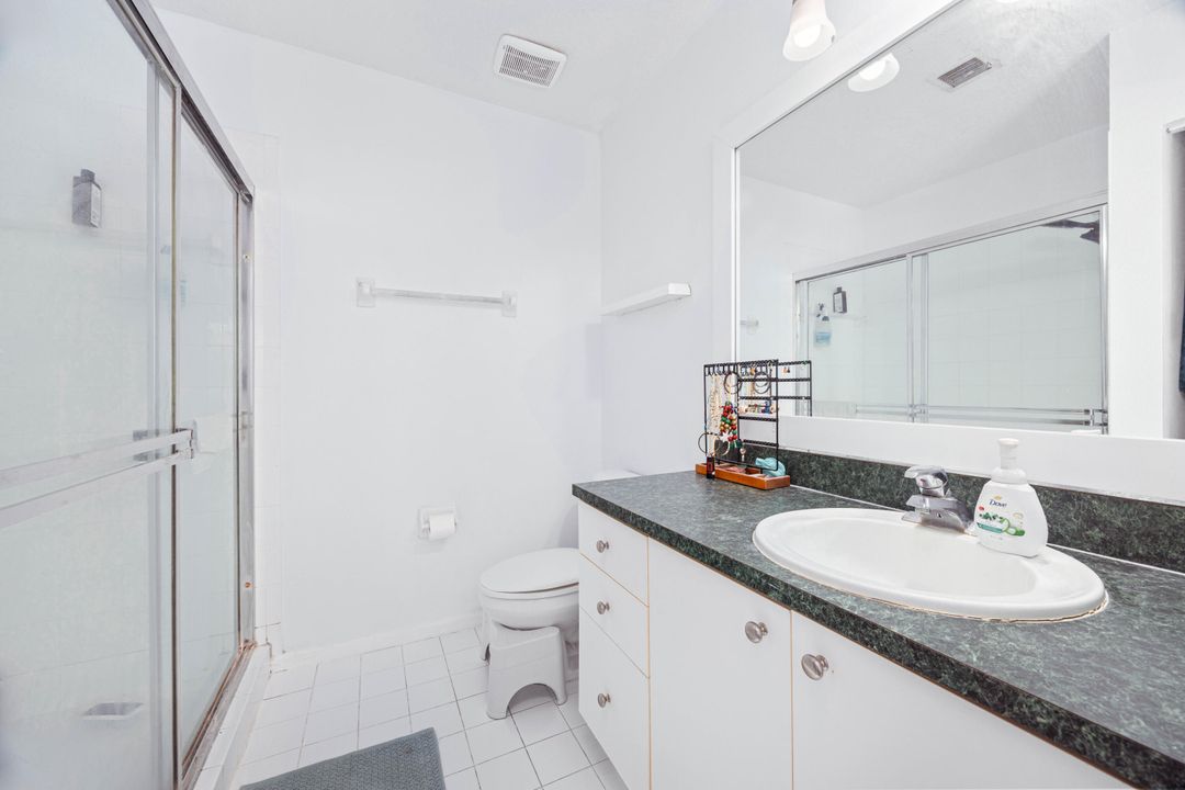 Active With Contract: $299,900 (2 beds, 2 baths, 1296 Square Feet)