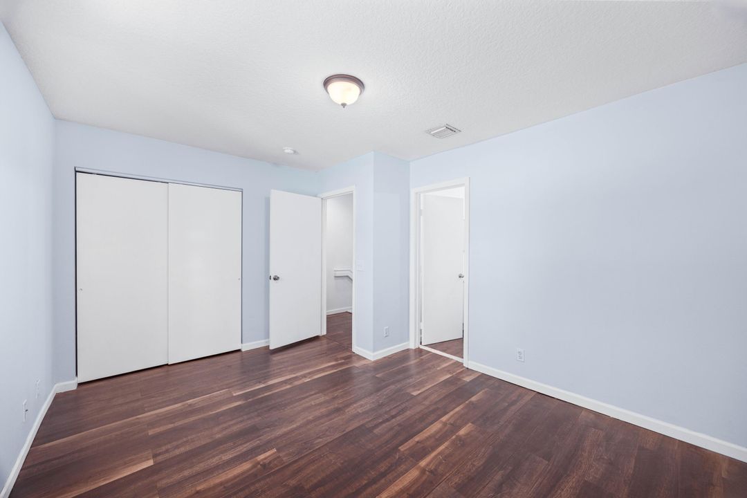 Active With Contract: $299,900 (2 beds, 2 baths, 1296 Square Feet)