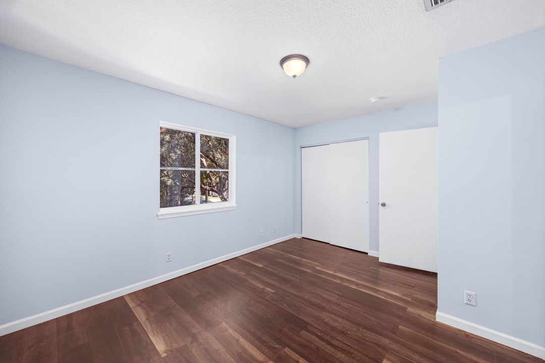 Active With Contract: $299,900 (2 beds, 2 baths, 1296 Square Feet)