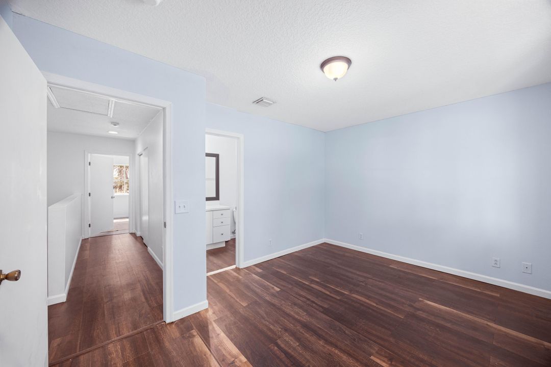 Active With Contract: $299,900 (2 beds, 2 baths, 1296 Square Feet)