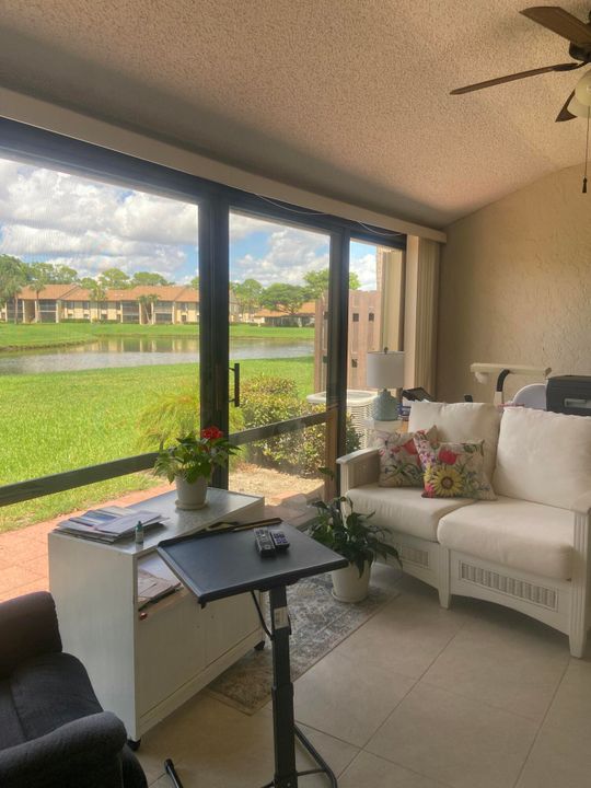 待售: $239,000 (2 贝兹, 2 浴室, 1370 平方英尺)