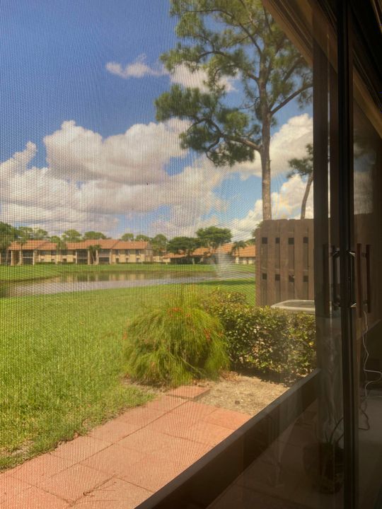 待售: $239,000 (2 贝兹, 2 浴室, 1370 平方英尺)