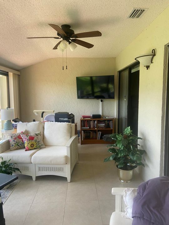 待售: $239,000 (2 贝兹, 2 浴室, 1370 平方英尺)