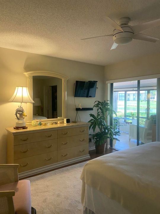 待售: $239,000 (2 贝兹, 2 浴室, 1370 平方英尺)