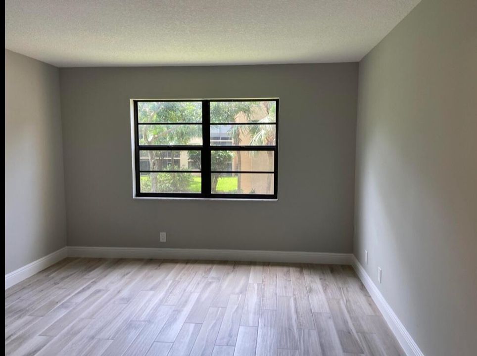 Active With Contract: $1,550 (2 beds, 2 baths, 1020 Square Feet)