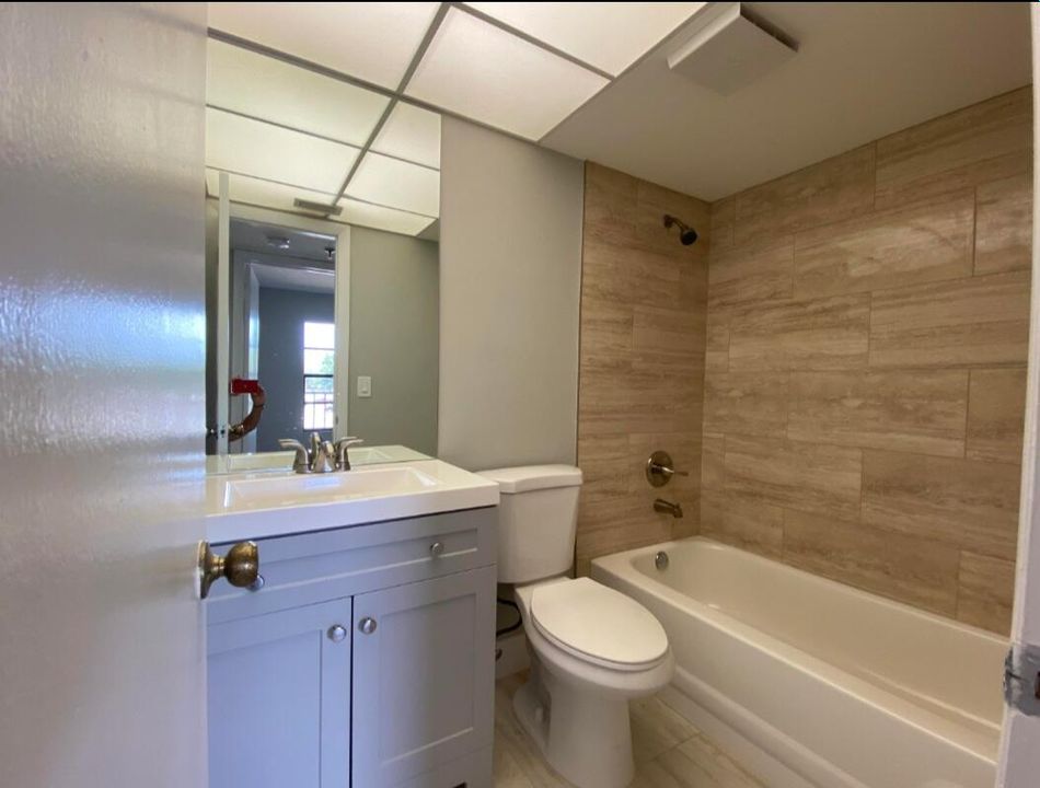 Active With Contract: $1,550 (2 beds, 2 baths, 1020 Square Feet)