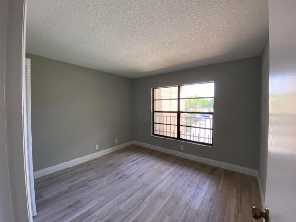 Active With Contract: $1,550 (2 beds, 2 baths, 1020 Square Feet)