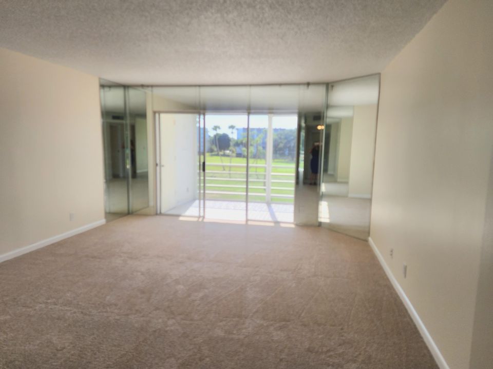 Active With Contract: $1,550 (2 beds, 2 baths, 1020 Square Feet)