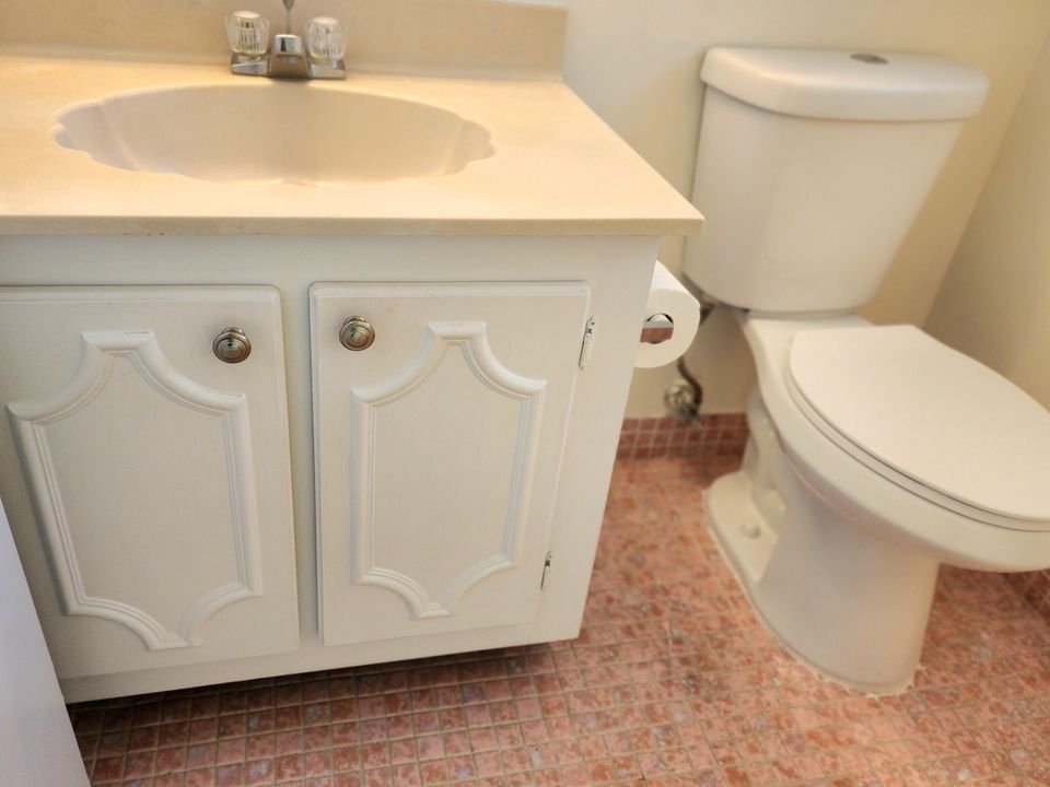 Active With Contract: $1,550 (2 beds, 2 baths, 1020 Square Feet)