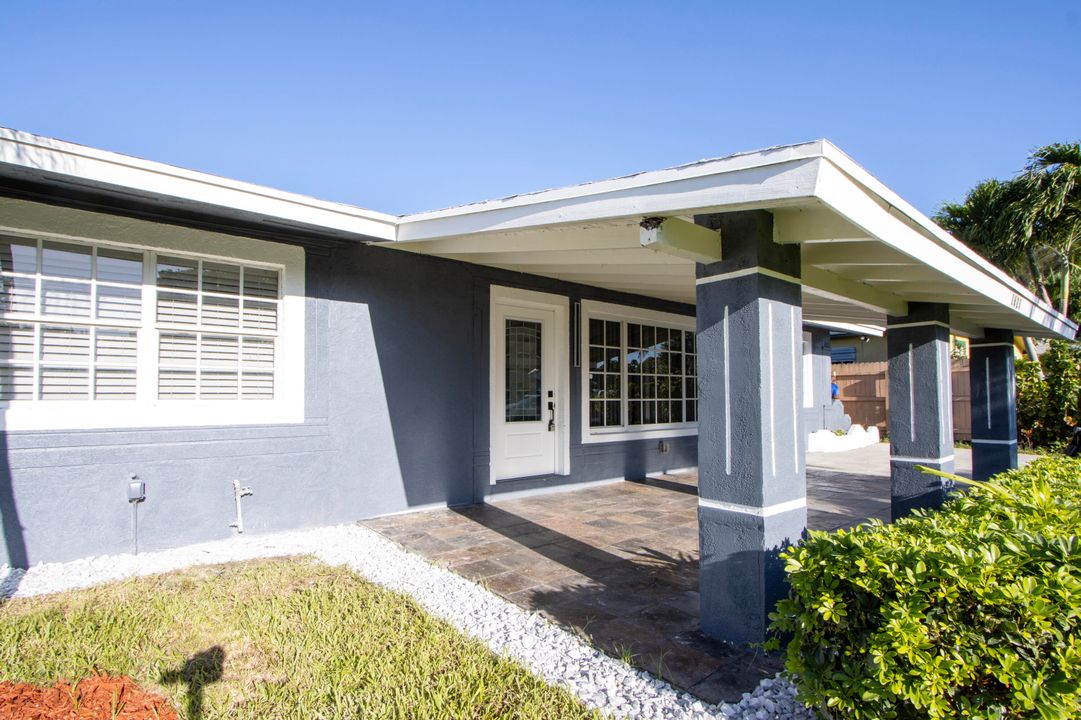 Active With Contract: $395,900 (3 beds, 2 baths, 1020 Square Feet)