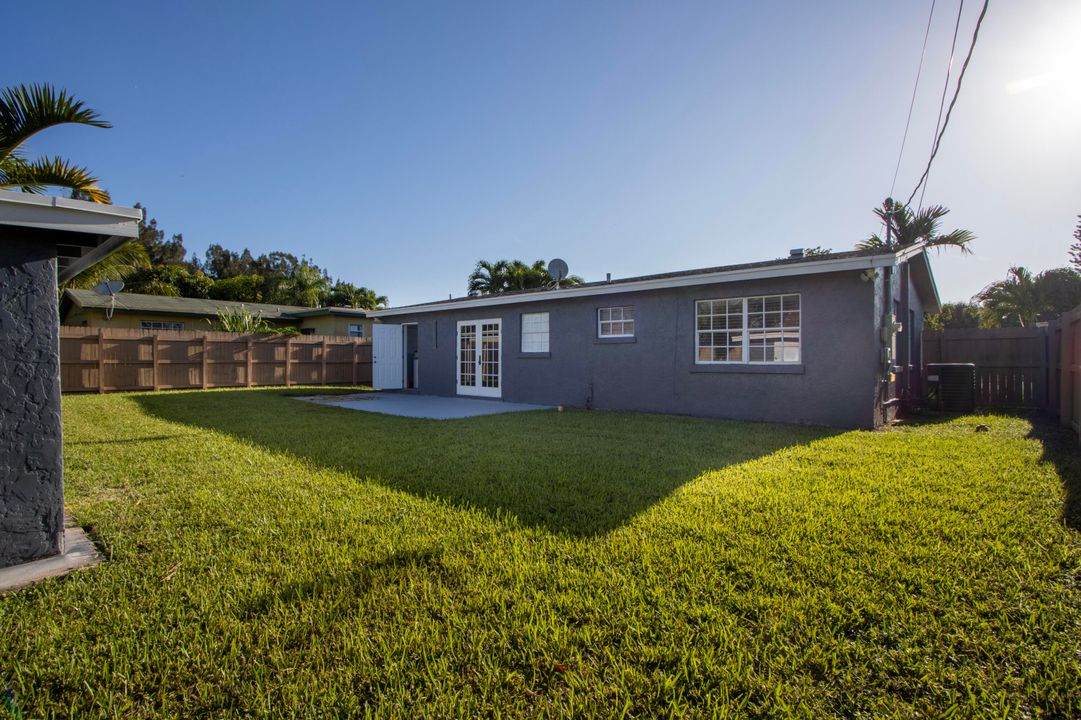 Active With Contract: $395,900 (3 beds, 2 baths, 1020 Square Feet)