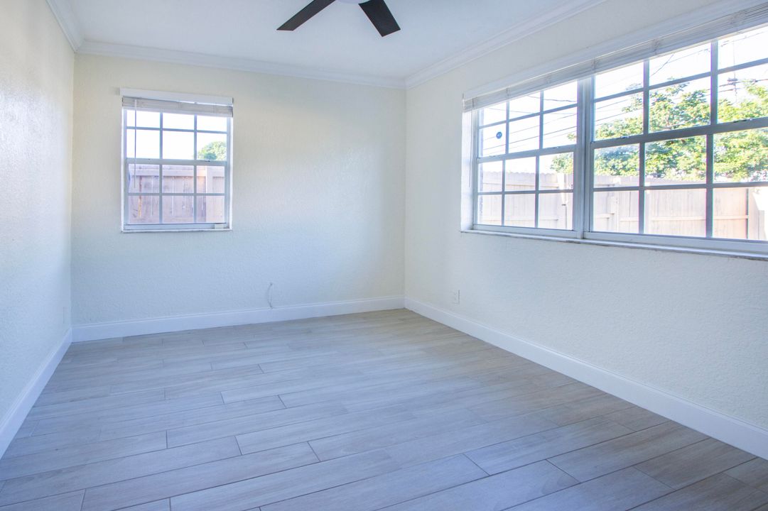 Active With Contract: $395,900 (3 beds, 2 baths, 1020 Square Feet)