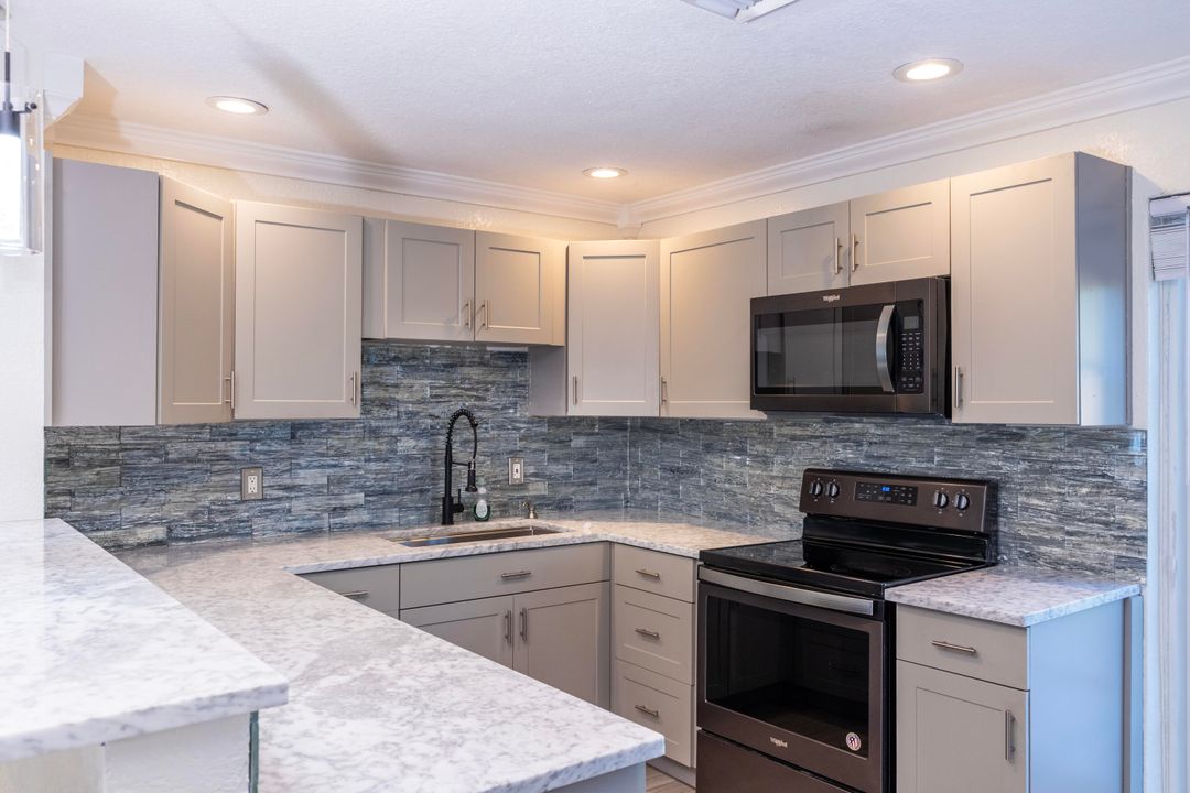 Active With Contract: $395,900 (3 beds, 2 baths, 1020 Square Feet)