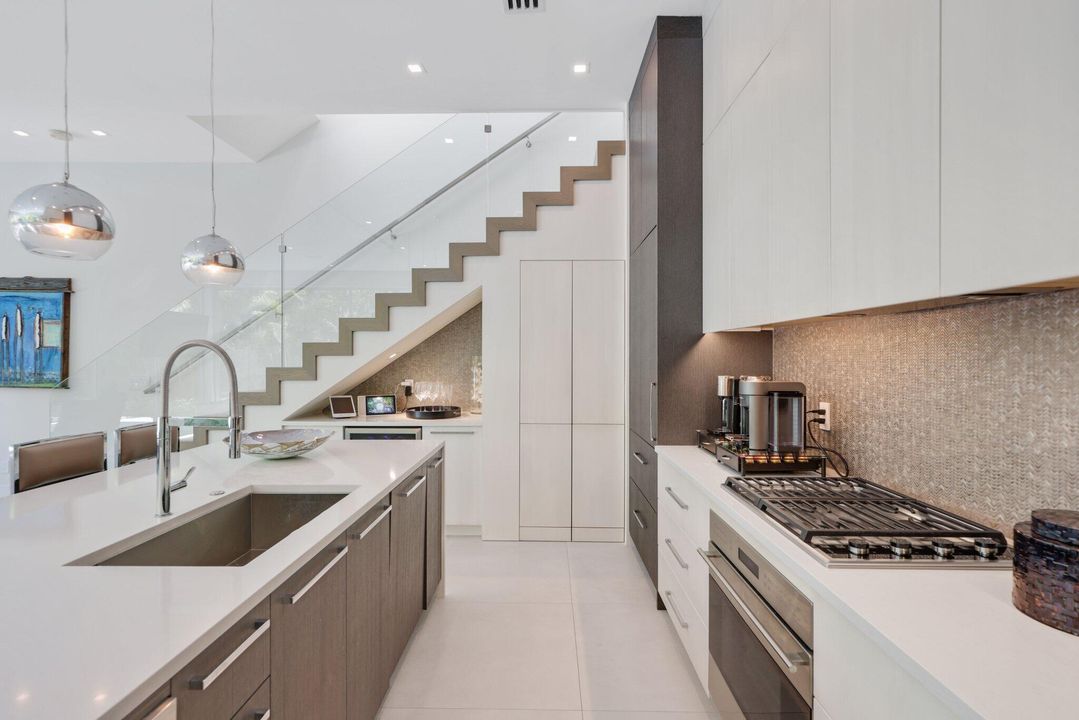 待售: $3,150,000 (3 贝兹, 5 浴室, 2421 平方英尺)