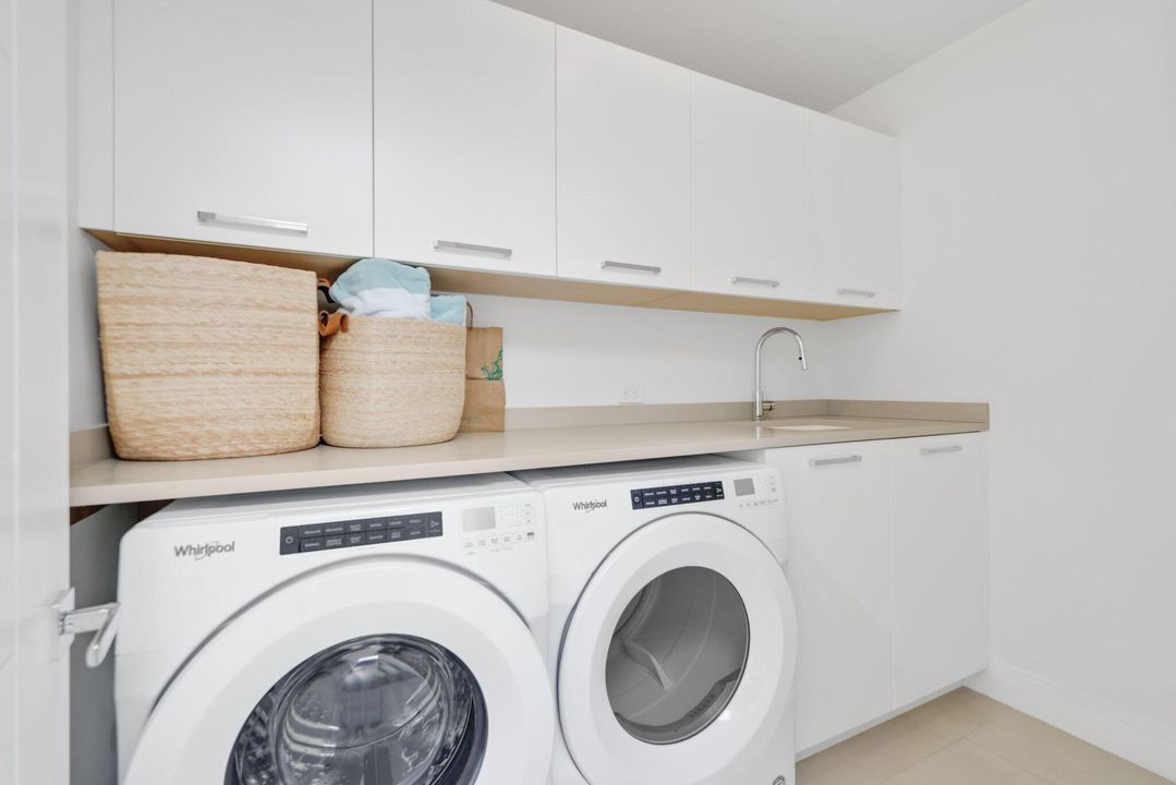 待售: $3,150,000 (3 贝兹, 5 浴室, 2421 平方英尺)