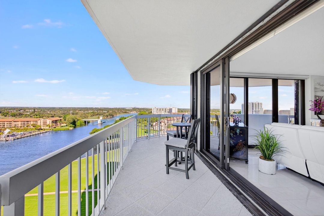 Active With Contract: $1,050,000 (3 beds, 2 baths, 2519 Square Feet)