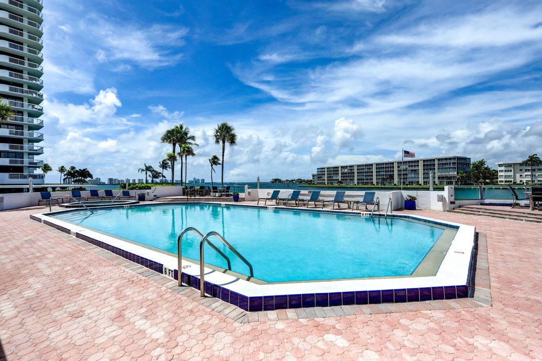 Active With Contract: $1,050,000 (3 beds, 2 baths, 2519 Square Feet)