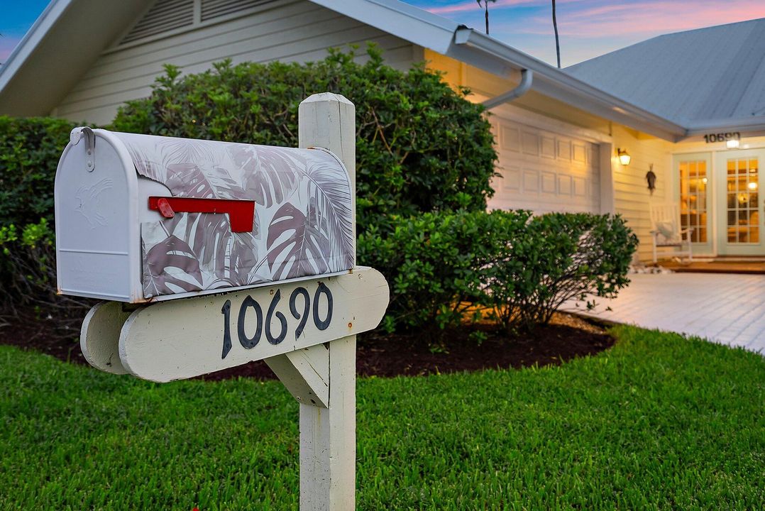 For Sale: $765,000 (3 beds, 2 baths, 1942 Square Feet)