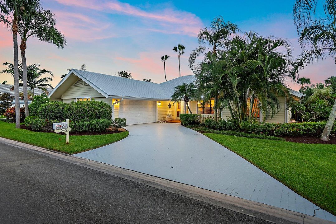 For Sale: $765,000 (3 beds, 2 baths, 1942 Square Feet)