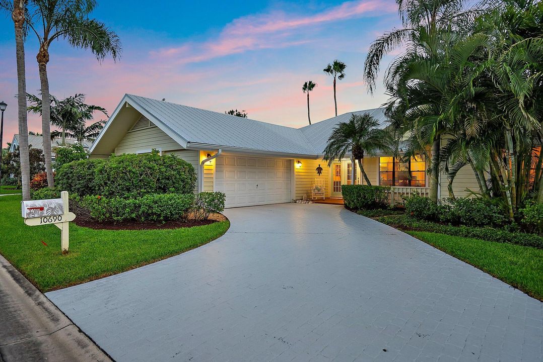 For Sale: $765,000 (3 beds, 2 baths, 1942 Square Feet)