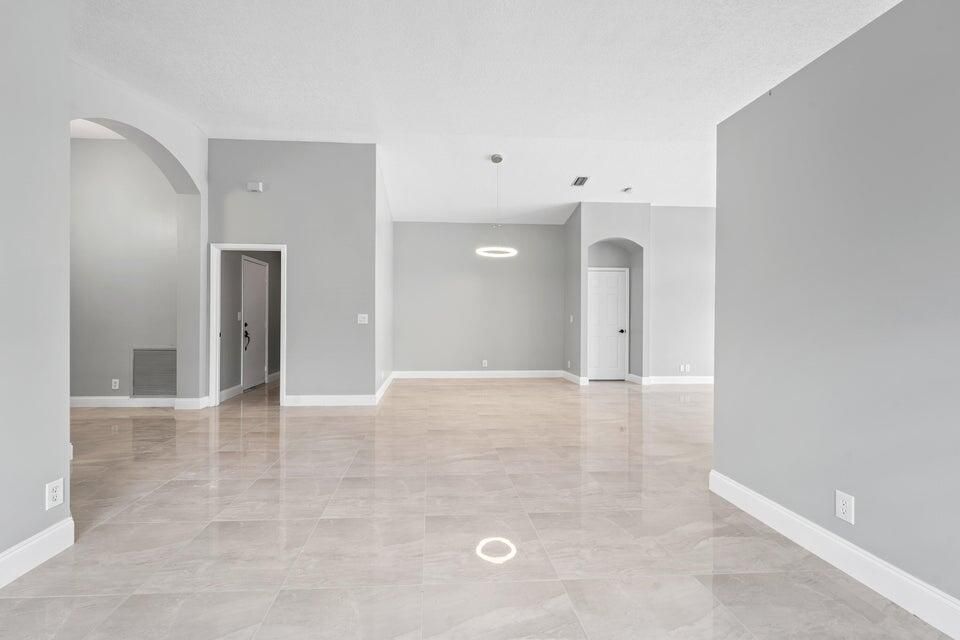 For Rent: $3,800 (3 beds, 2 baths, 1943 Square Feet)