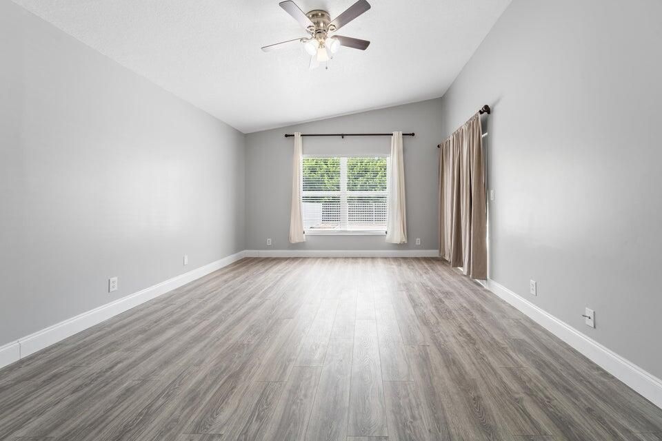 For Rent: $3,800 (3 beds, 2 baths, 1943 Square Feet)