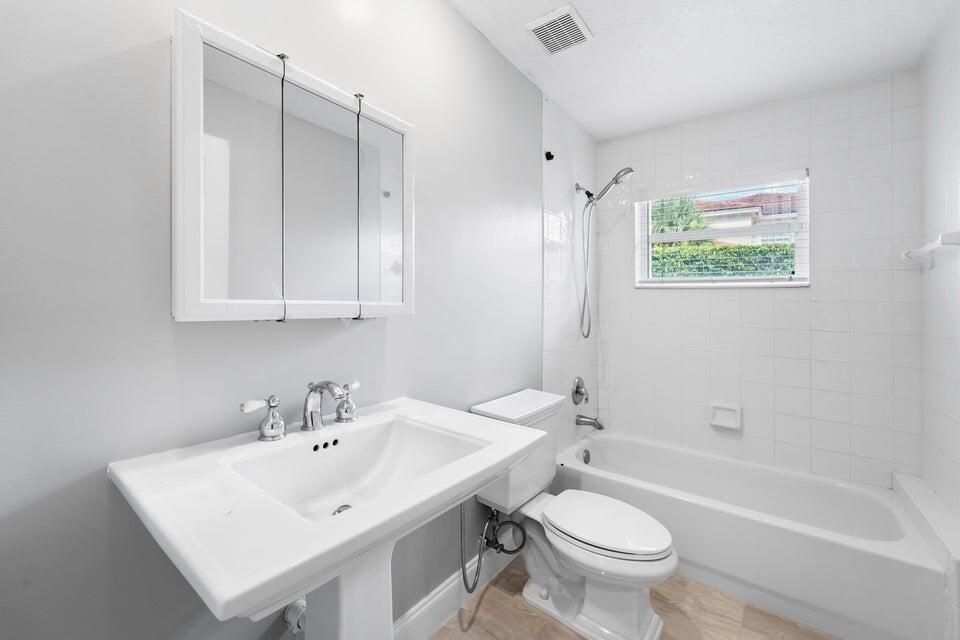 For Rent: $3,800 (3 beds, 2 baths, 1943 Square Feet)