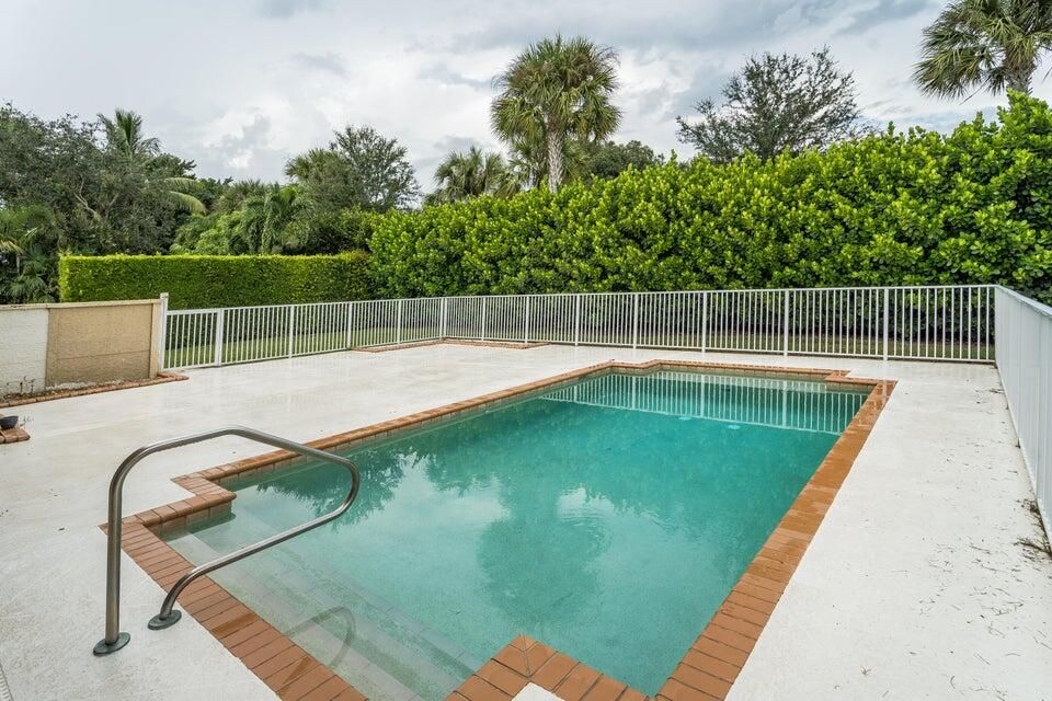 For Rent: $3,800 (3 beds, 2 baths, 1943 Square Feet)