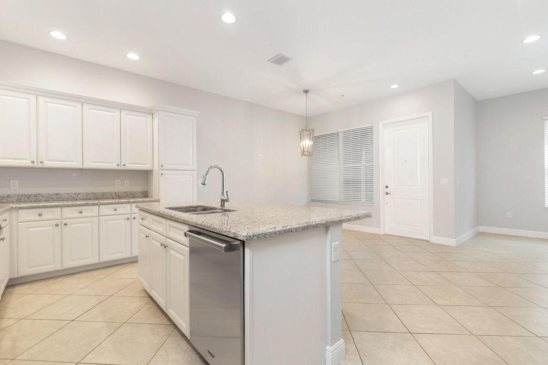 合同活跃: $695,000 (3 贝兹, 2 浴室, 1904 平方英尺)