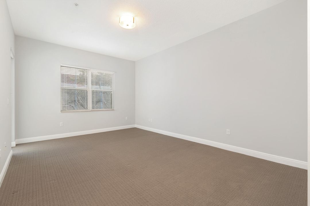 合同活跃: $695,000 (3 贝兹, 2 浴室, 1904 平方英尺)