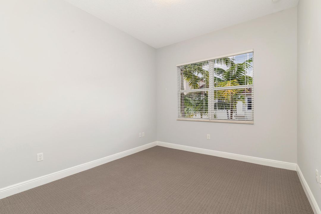 合同活跃: $695,000 (3 贝兹, 2 浴室, 1904 平方英尺)