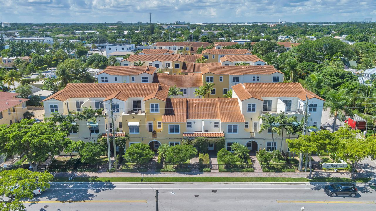 合同活跃: $695,000 (3 贝兹, 2 浴室, 1904 平方英尺)