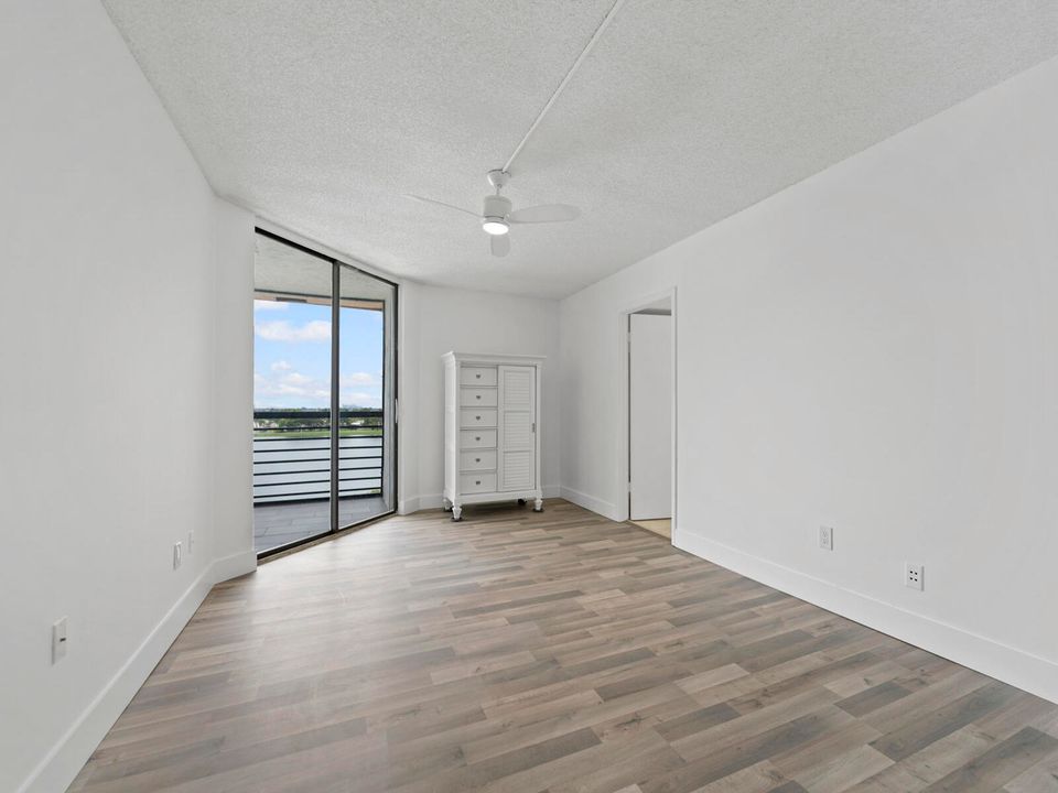 Active With Contract: $275,000 (2 beds, 2 baths, 1586 Square Feet)