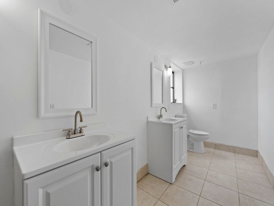 Active With Contract: $275,000 (2 beds, 2 baths, 1586 Square Feet)