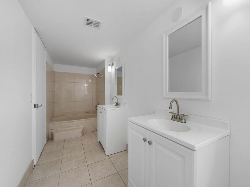 Active With Contract: $275,000 (2 beds, 2 baths, 1586 Square Feet)