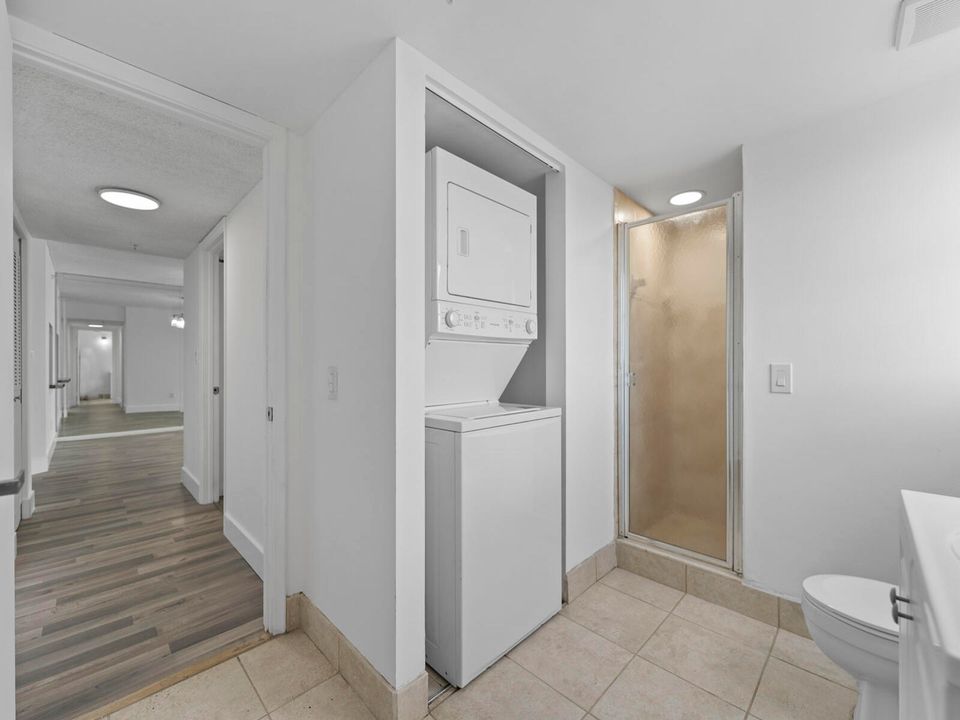 Active With Contract: $275,000 (2 beds, 2 baths, 1586 Square Feet)