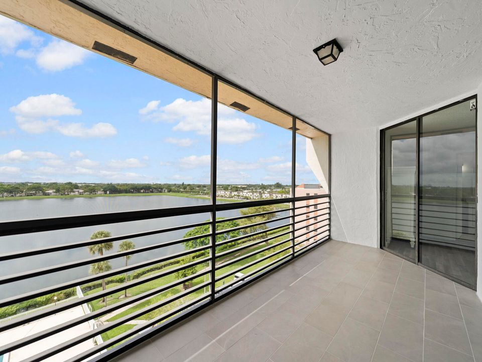 Active With Contract: $275,000 (2 beds, 2 baths, 1586 Square Feet)