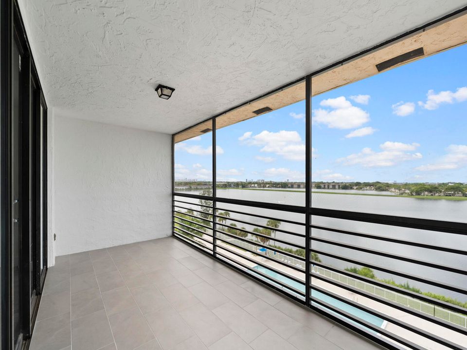 Active With Contract: $275,000 (2 beds, 2 baths, 1586 Square Feet)