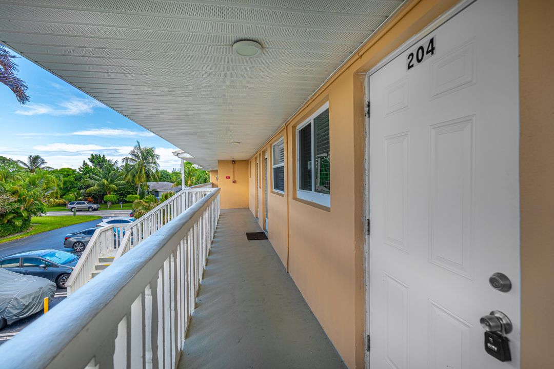 Active With Contract: $75,000 (1 beds, 1 baths, 744 Square Feet)