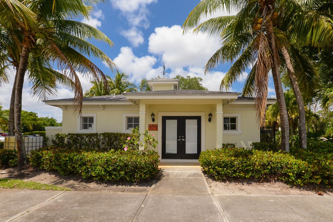 For Rent: $2,150 (4 beds, 2 baths, 1958 Square Feet)