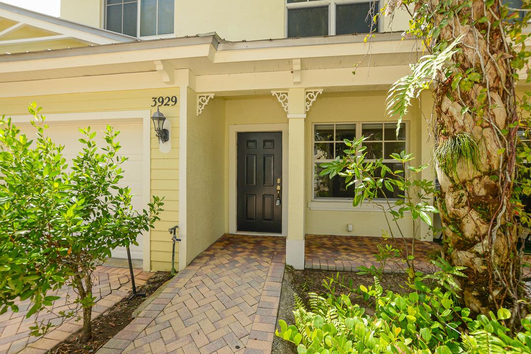 For Rent: $2,150 (4 beds, 2 baths, 1958 Square Feet)