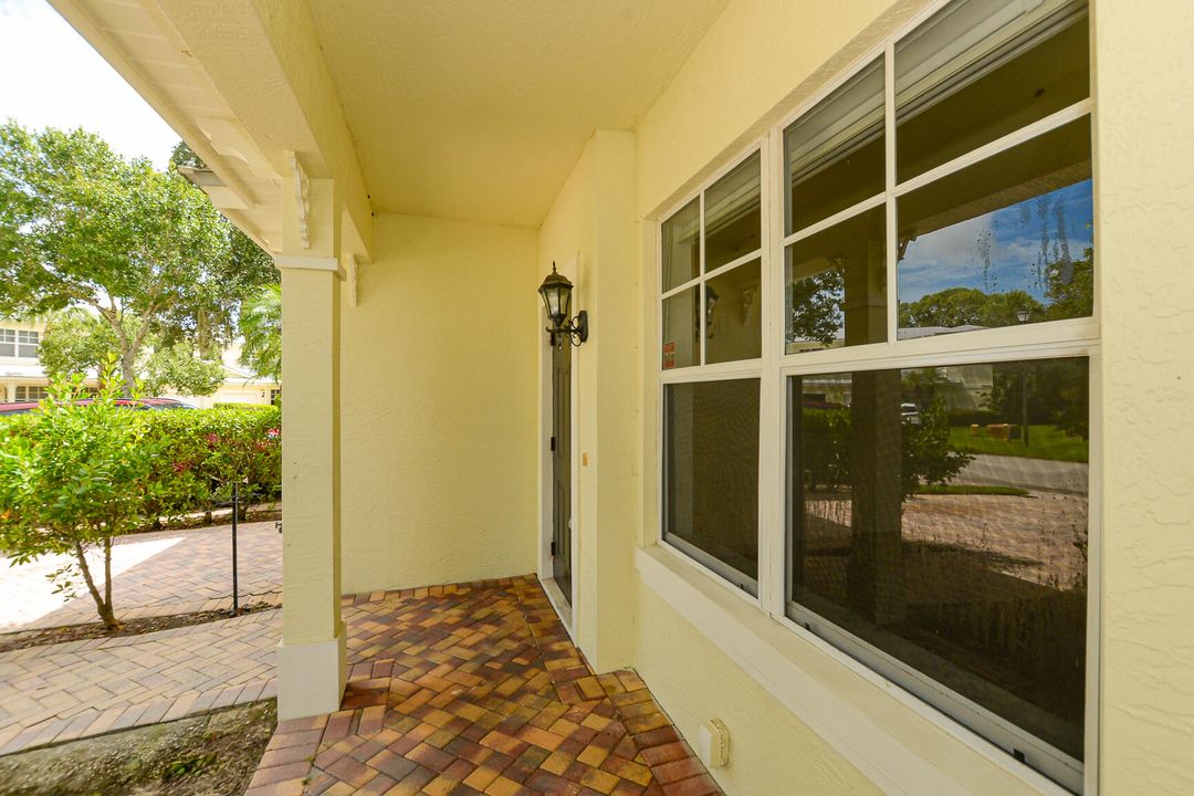 For Rent: $2,150 (4 beds, 2 baths, 1958 Square Feet)