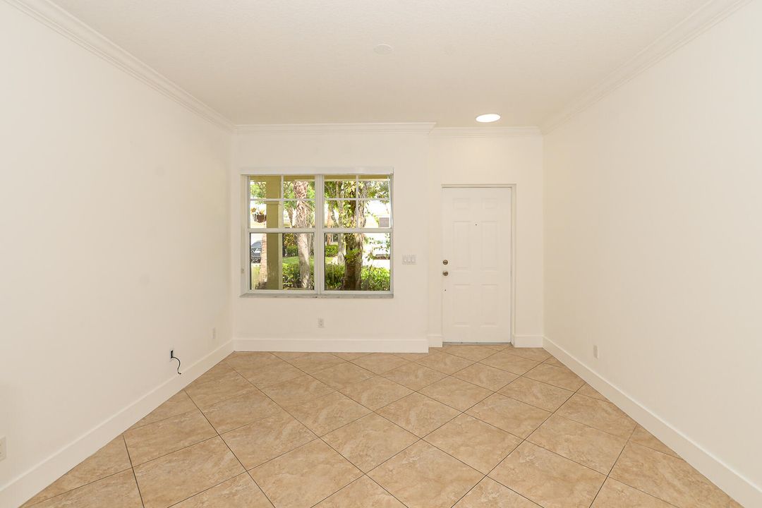 For Rent: $2,150 (4 beds, 2 baths, 1958 Square Feet)